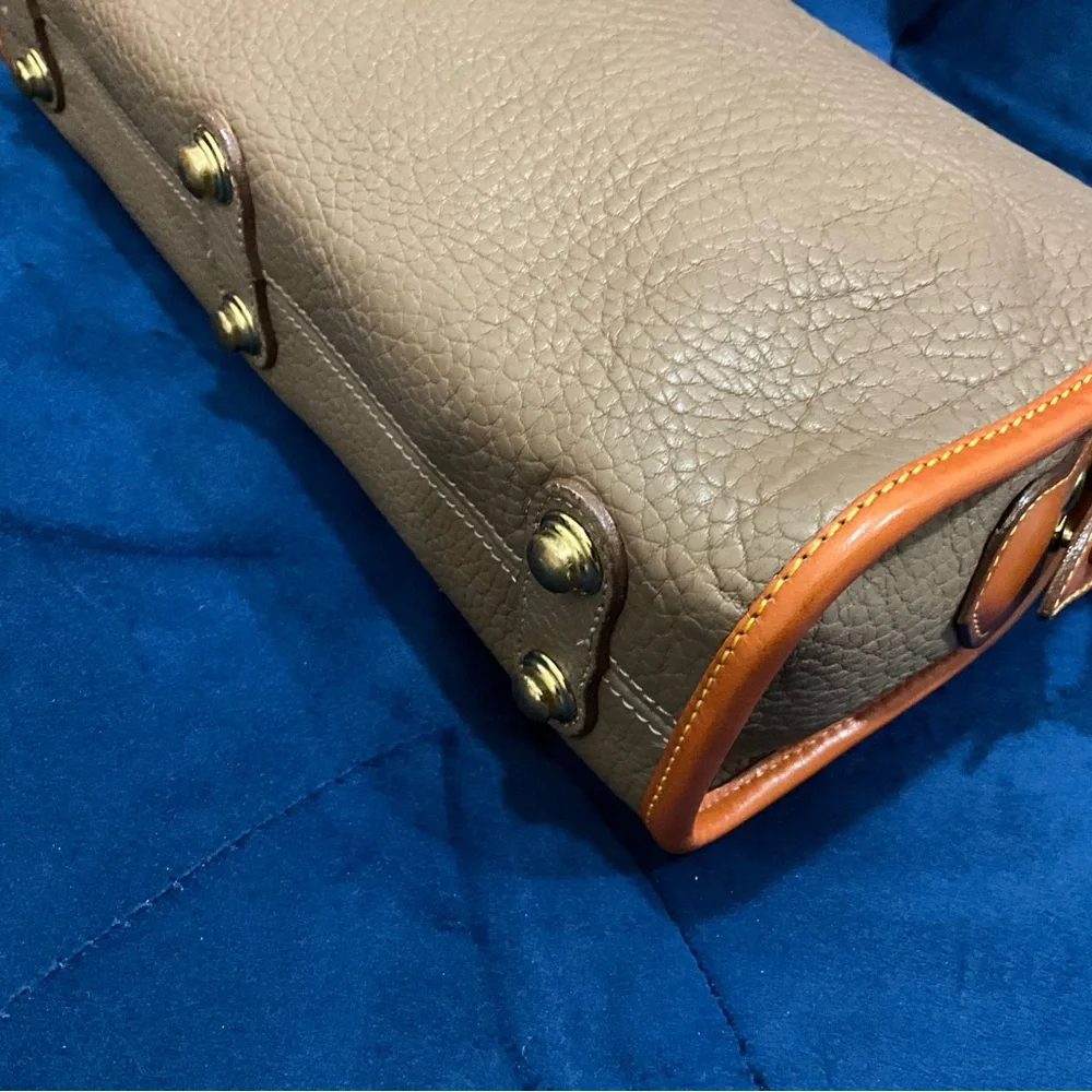 Vintage Dooney and Bourke Taupe Brown All Weather Leather Purse Shoulder Bag